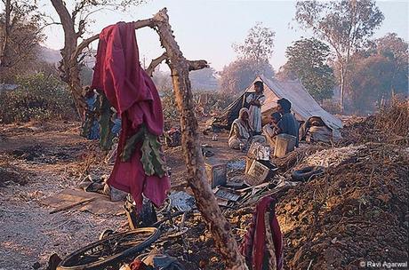 'Camp en route to the big city, 1998', photo Ravi Agarwal, from the IISH web exhibition Down and Out